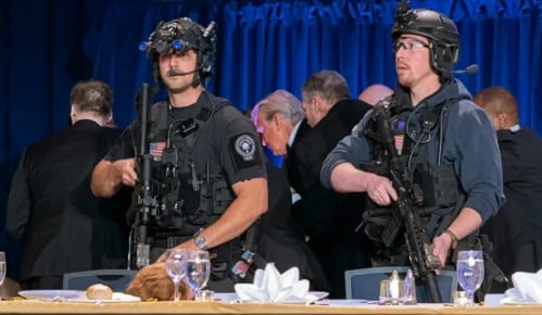 Momenti di terrore a Washington. Un uomo apre il fuoco durante la cena dei corrispondenti alla Casa Bianca, Trump messo subito in salvo/Video