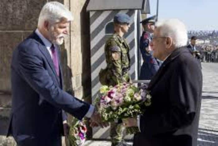 Mattarella, “Nato essenziale per garantire l’equilibrio del sistema mondiale